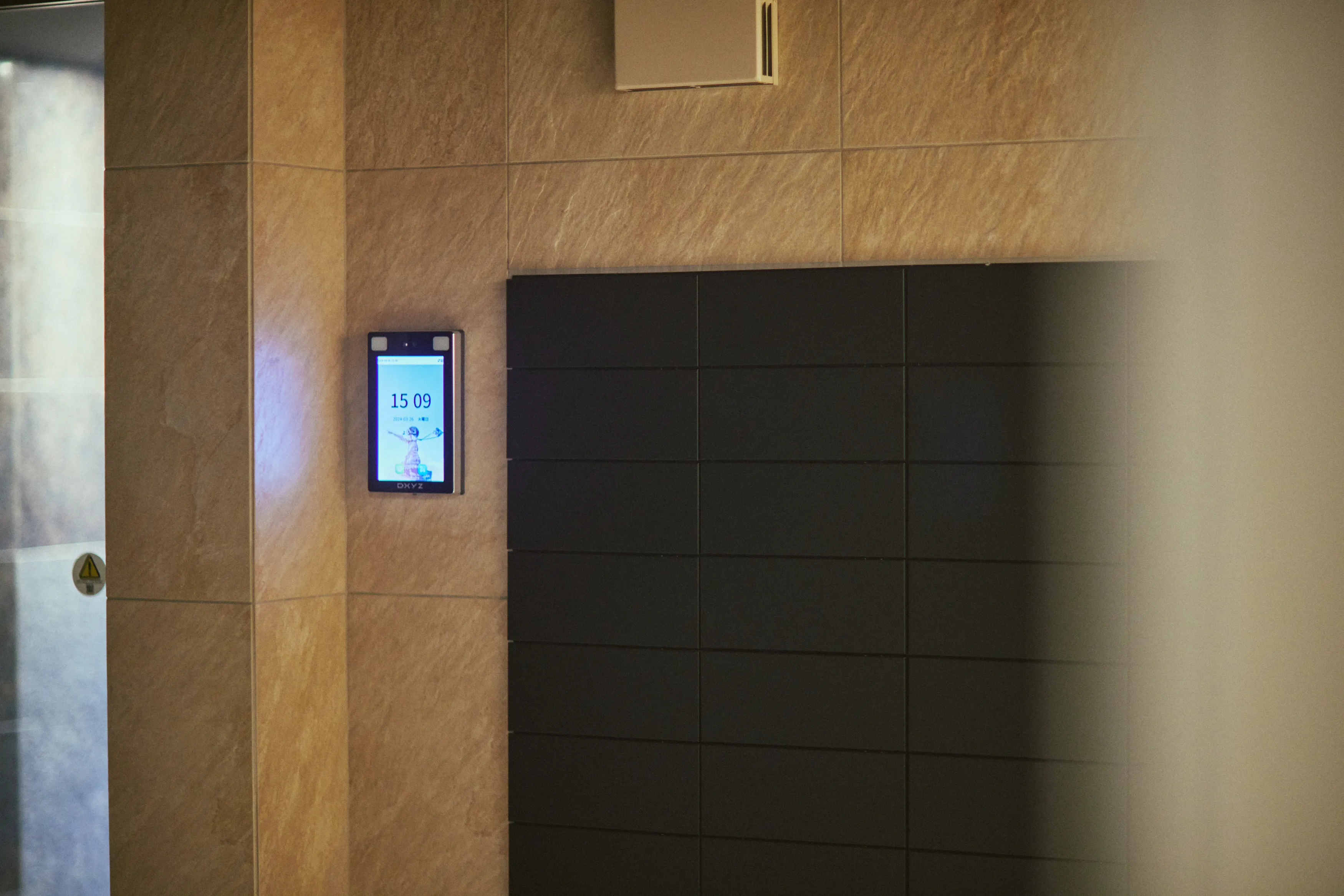 FreeiDのAI顔認証による高いセキュリティでなりすましを対策 宅配ボックス／ゴミ置場連携